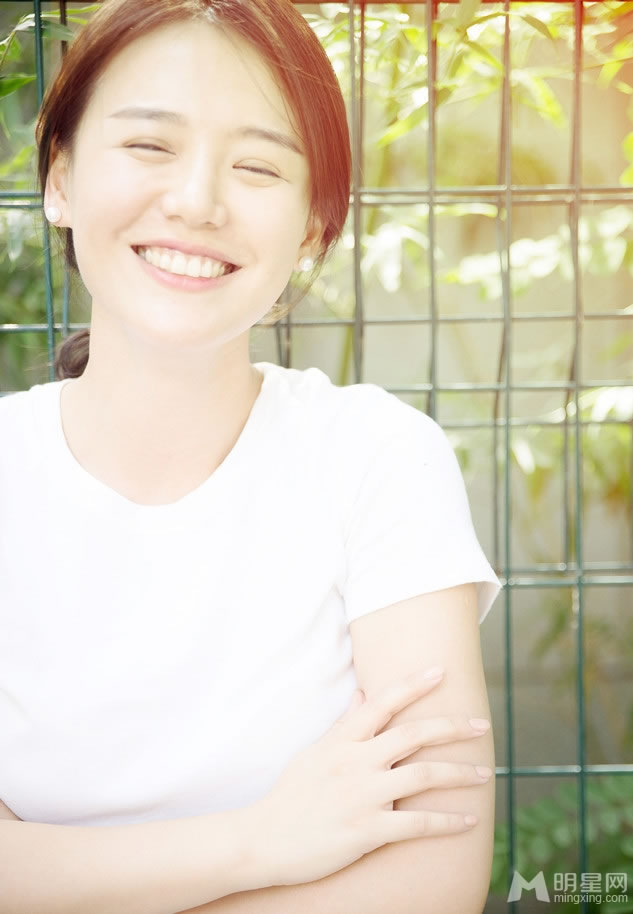 马思纯写真复古墨镜俏皮搞怪_图-1