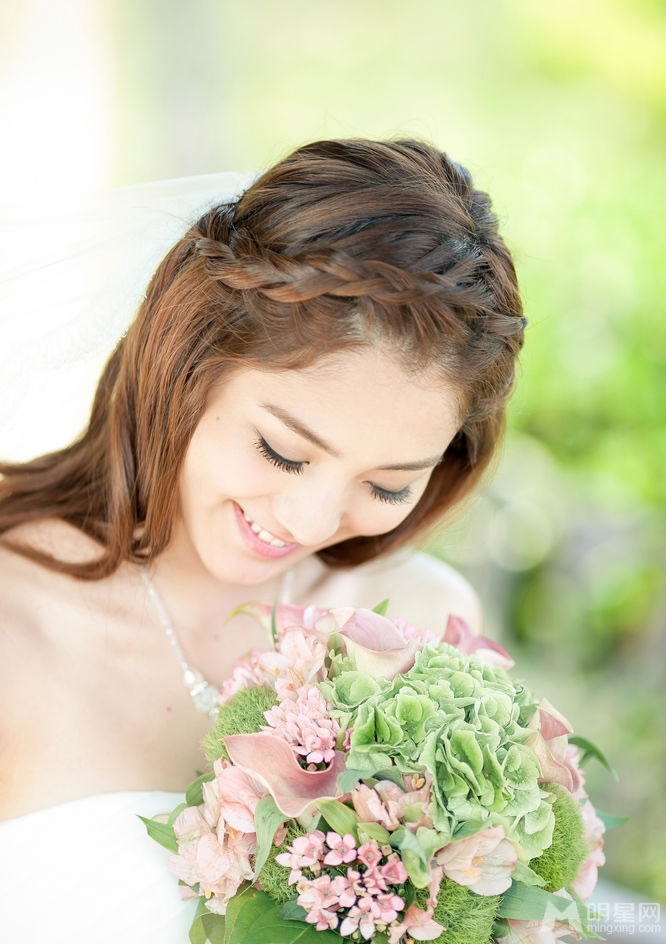 王奕敏许嘉伟婚纱写真笑容灿烂羡煞_图-1