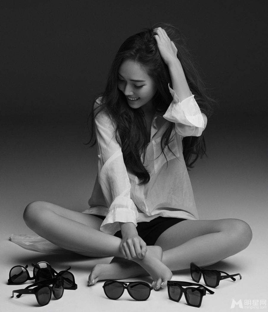 Jessica性感写真暗黑色调大胆裸背_图-2