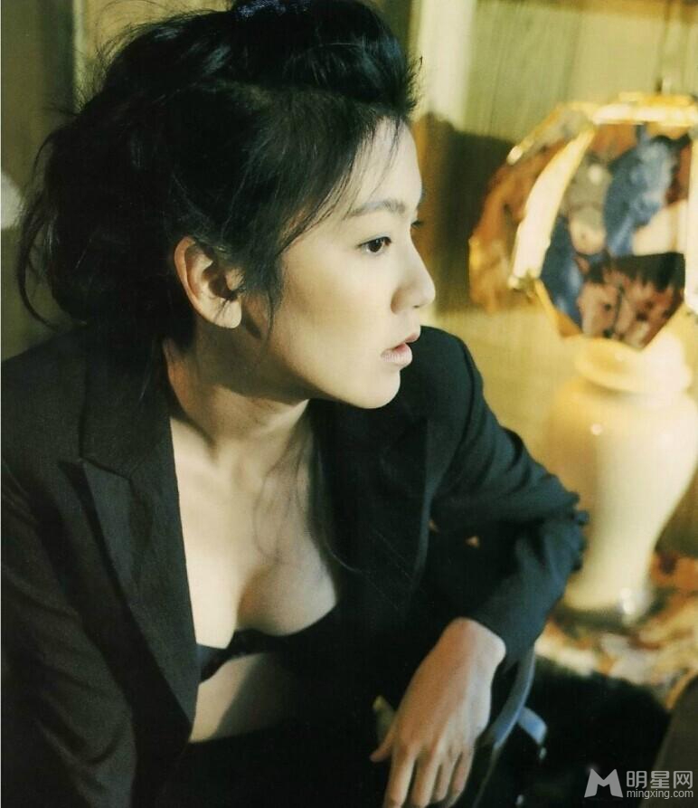 林熙蕾性感叛逆写真酥胸半露火辣诱人_图-12