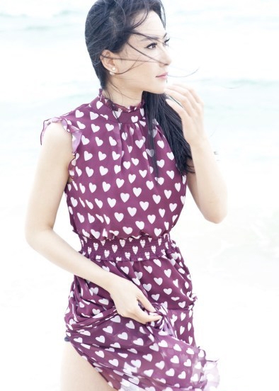 石天琪夏日写真及地长裙演盛夏迷情_图-3