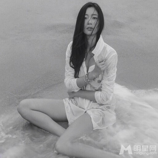 韩国女星Clara李成敏性感比基尼写真_图-6