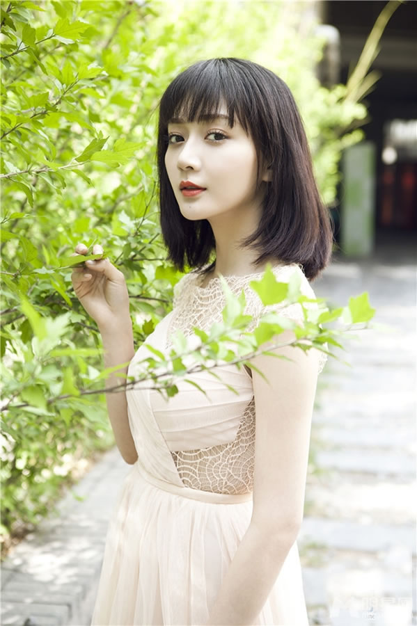 潘之琳精致写真红唇彰显俏丽容颜_图-1
