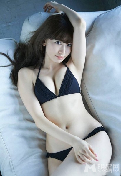 AKB小嶋阳菜香艳写真穿比基尼躺浴缸_图-4