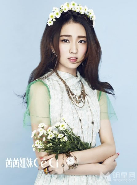 徐璐花漾写真娇羞如少女_图-1