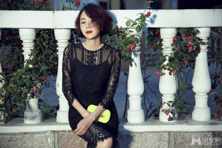 王一楠户外写真尽展成熟女人味_图-3