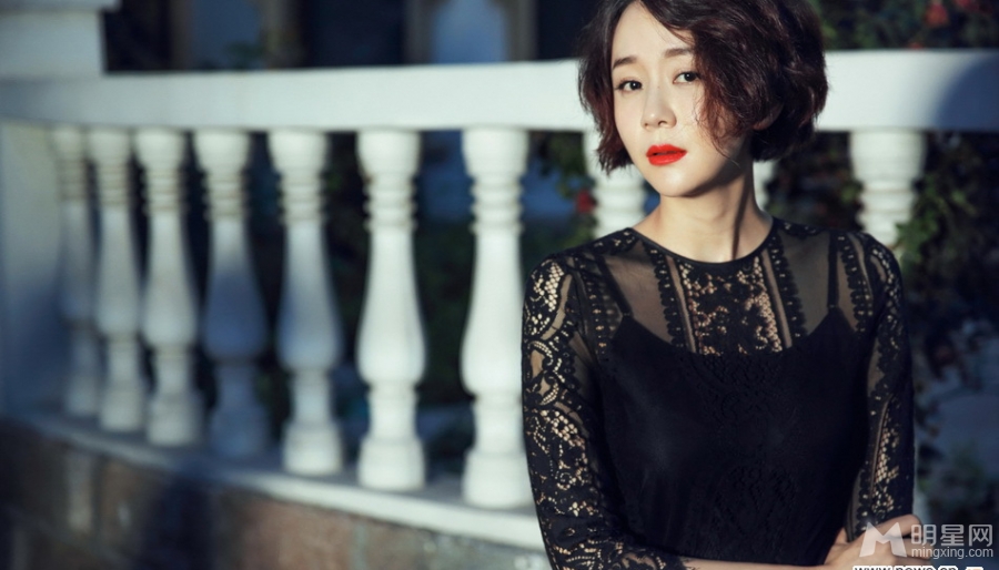 王一楠户外写真尽展成熟女人味_图-2