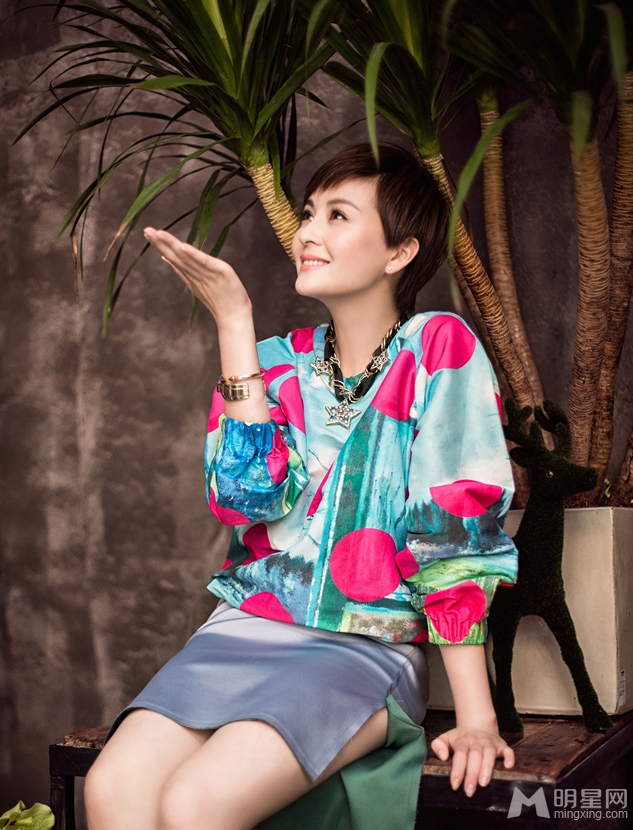 戴娇倩杂志写真巧笑嫣然娇俏迷人。_图-3