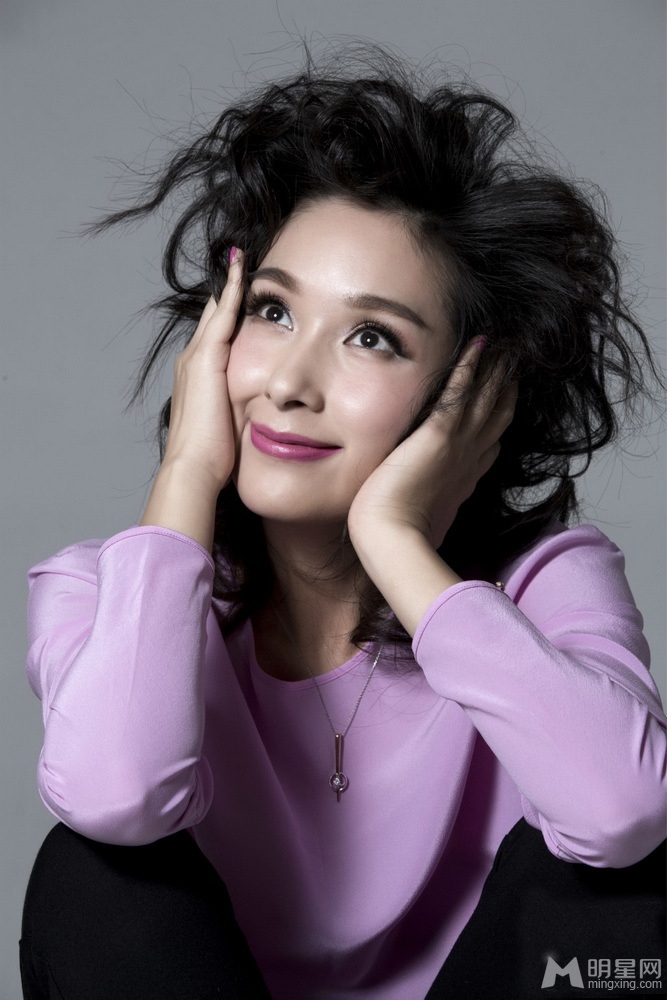 杨恭如俏皮写真爆炸头出镜显邻家范_图-3