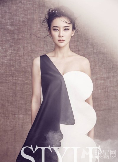 袁姗姗高冷写真油画质感彰显复古韵味_图-2