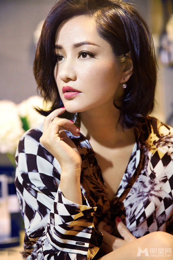 瞿颖优雅魅惑写真尽显优雅大气女神范_图-3