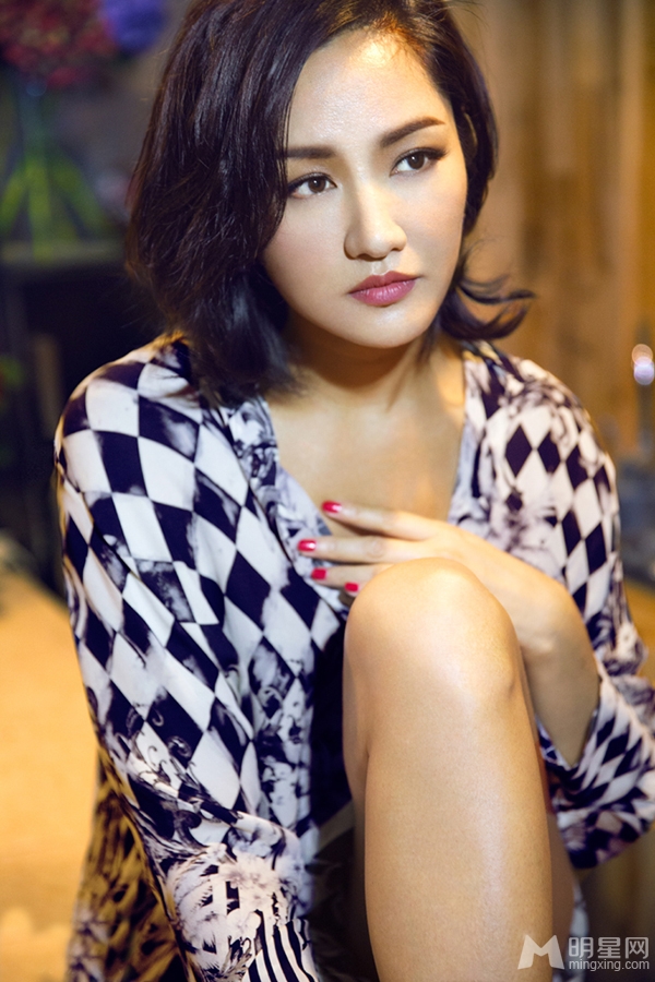 瞿颖优雅魅惑写真尽显优雅大气女神范_图-2