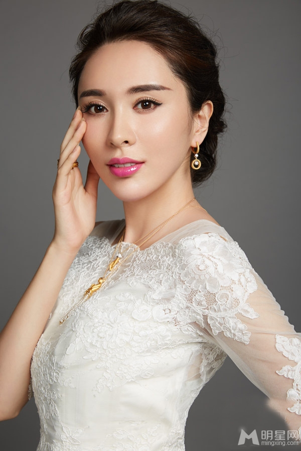 张熙媛婚纱写真演绎复古新娘_图-2
