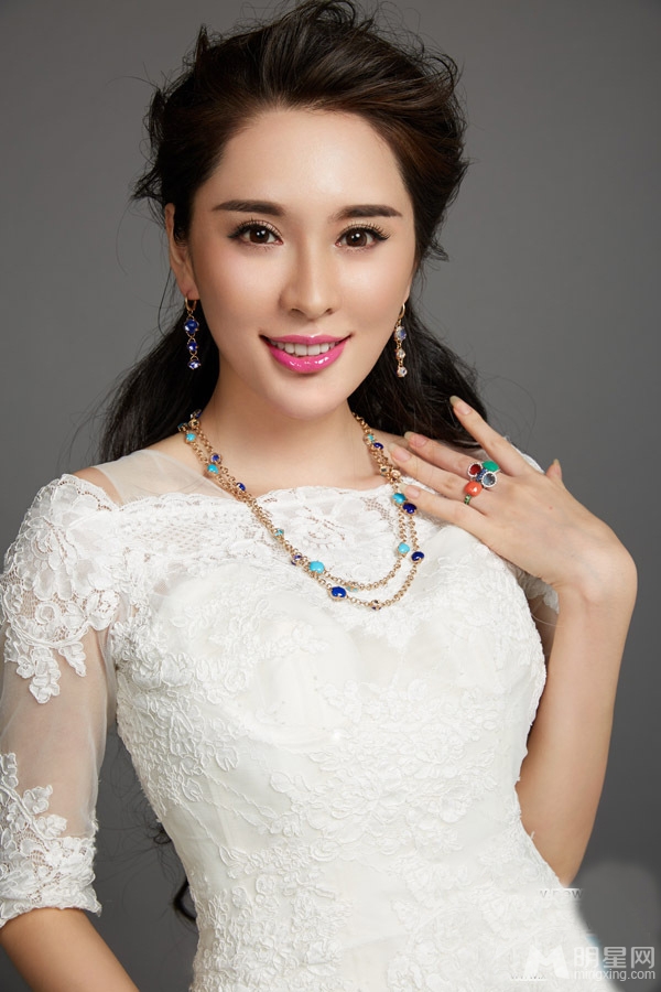 张熙媛婚纱写真演绎复古新娘_图-5