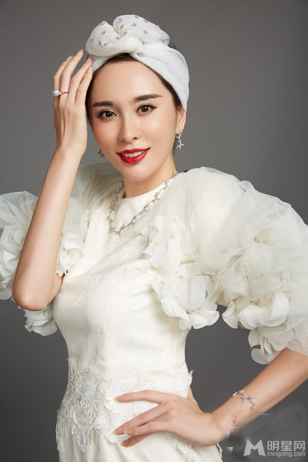 张熙媛婚纱写真演绎复古新娘_图-4