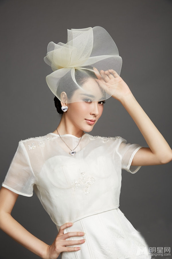 张熙媛婚纱写真演绎复古新娘_图-6