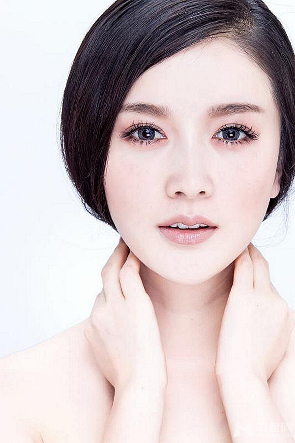 演员李艾瑾最新写真妩媚妖艳获赞_图-2