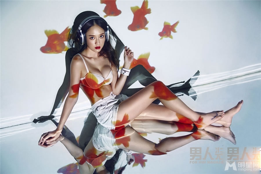 陈乔恩性感登男人装深V诱惑展曼妙曲线_图-1
