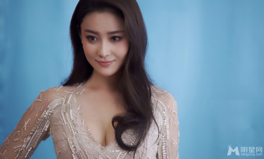 张馨予写真曝光性感身姿魅惑十足_图-2