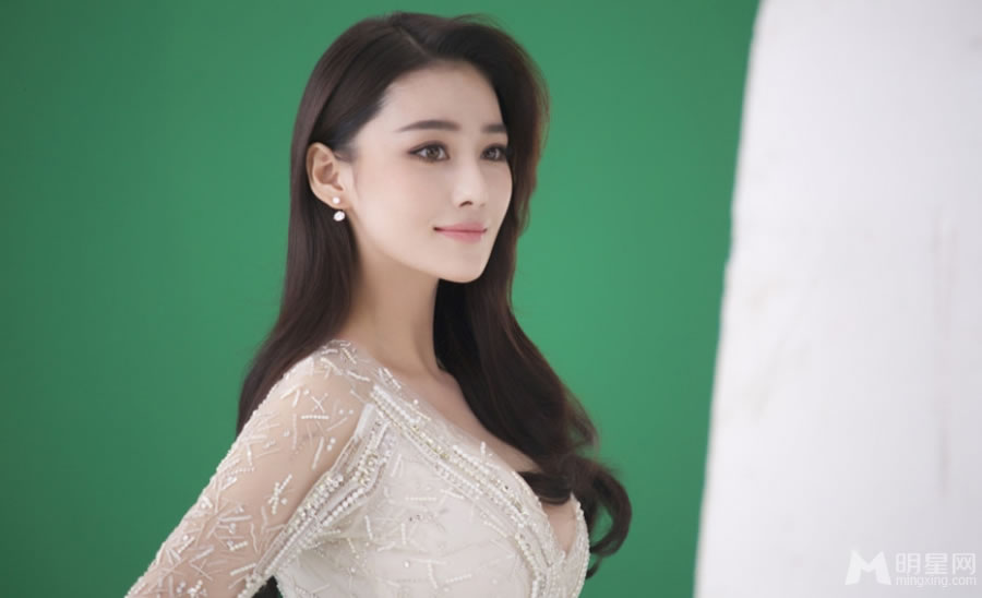张馨予写真曝光性感身姿魅惑十足_图-1