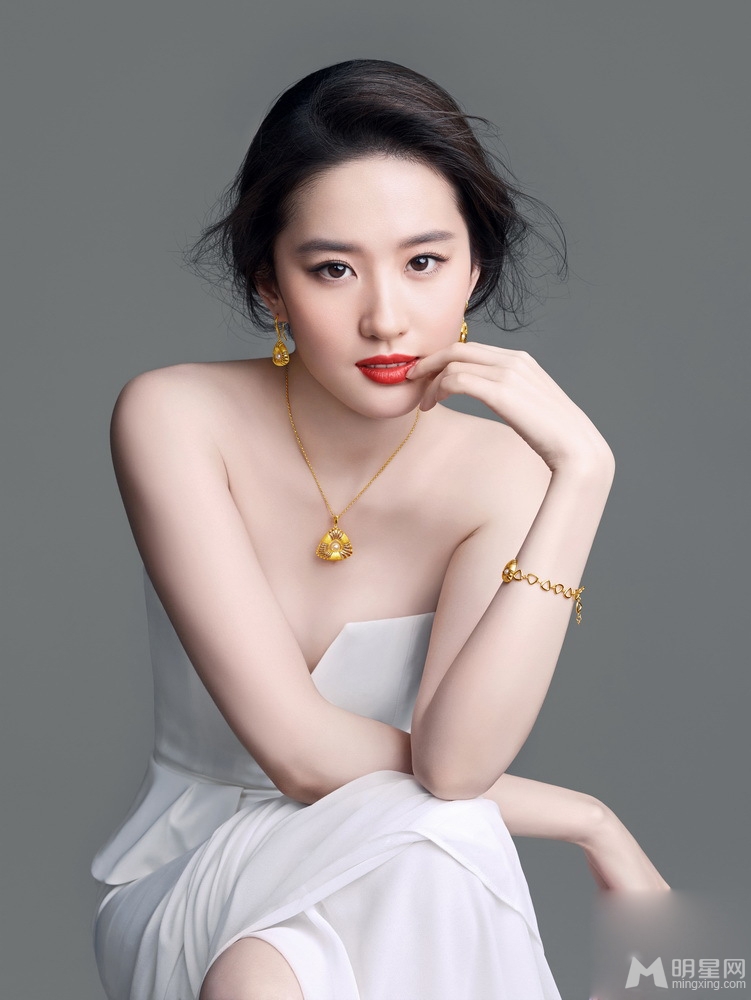 刘亦菲奢华珠宝写真透白肌肤衬华贵首饰_图-4