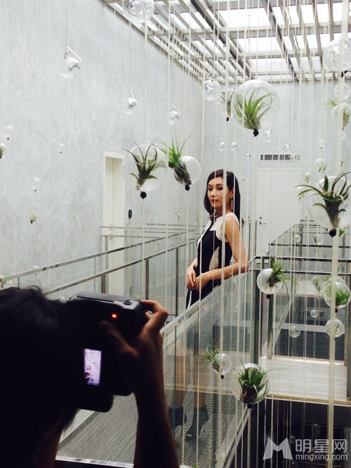杨恭如受邀拍摄写真魅力迷倒摄影师_图-3