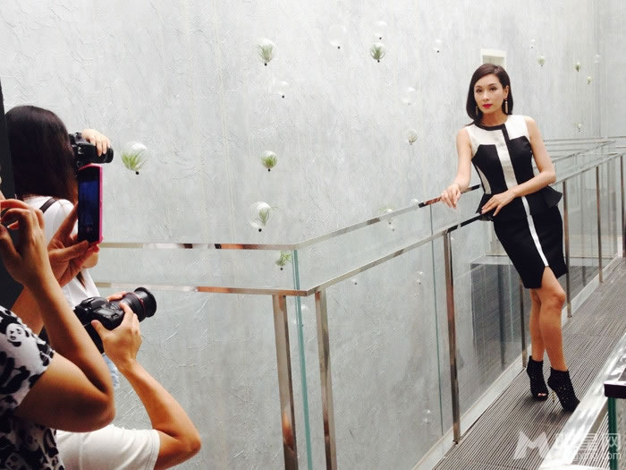 杨恭如受邀拍摄写真魅力迷倒摄影师_图-1