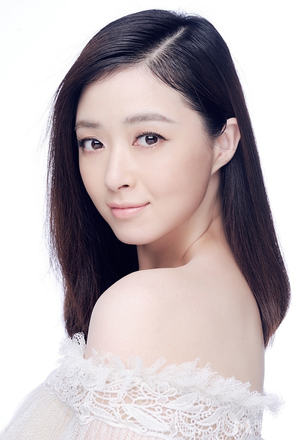 蒋欣时尚写真尽显女王气质_图-3