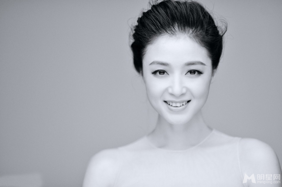 蒋欣时尚写真尽显女王气质_图-4