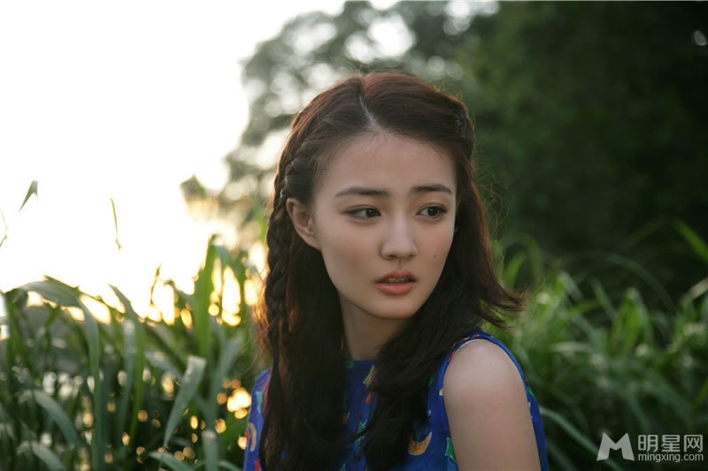 徐璐丛林写真无辜表情获宅男点赞_图-1