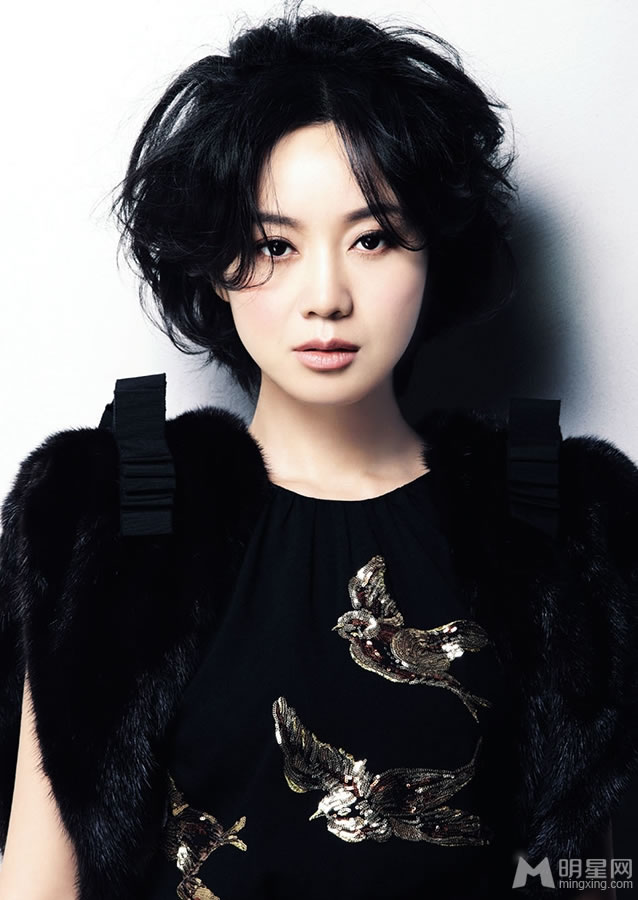 闫妮风情写真散发熟女风味_图-1