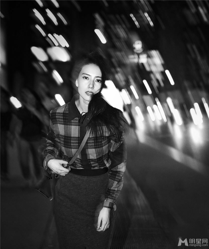 高圆圆纽约街头夜拍回眸百媚生_图-1