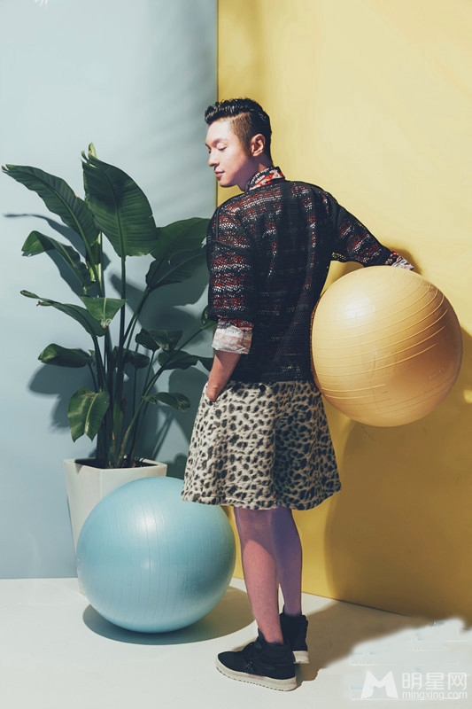 安钧璨潮流写真大展潮男魅力_图-2
