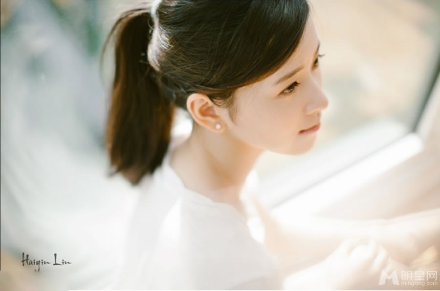 奶茶妹妹清纯写真无辜双眸尽显文艺范_图-1