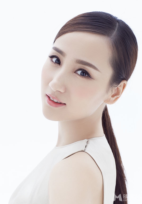 女星高阳靓丽写真尽显温婉气质_图-3