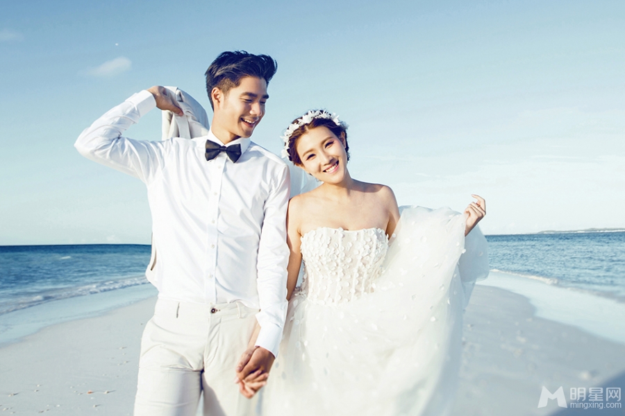 袁成杰携妻远赴马尔代夫拍摄浪漫唯美婚纱照_图-4