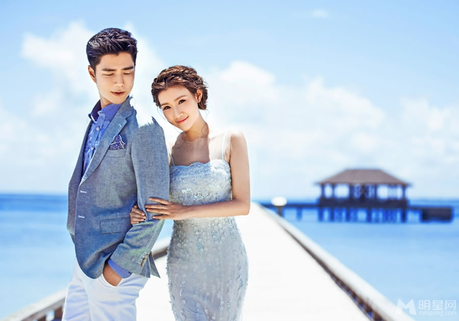 袁成杰携妻远赴马尔代夫拍摄浪漫唯美婚纱照_图-1