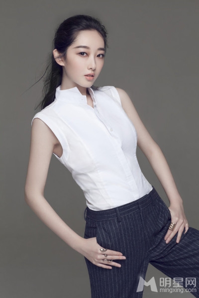 蒋梦婕帅气写真尽展迷人锁骨_图-4