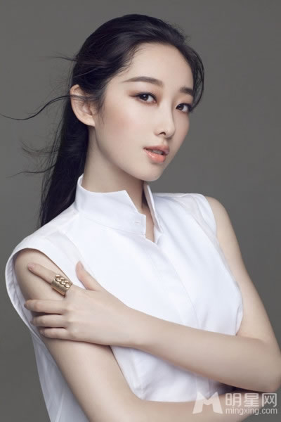 蒋梦婕帅气写真尽展迷人锁骨_图-1