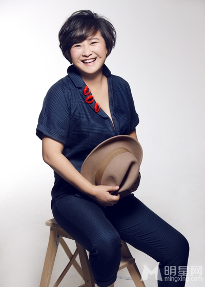 贾玲疯狂写真尽展欢神本色_图-2