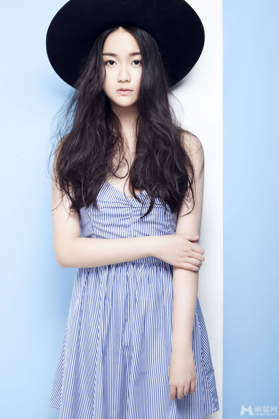 李百惠长发写真尽显纯美气质_图-1