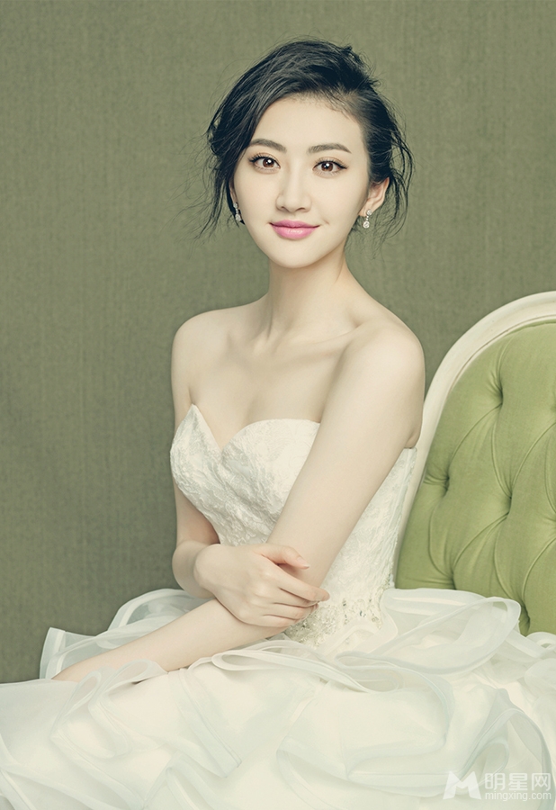 景甜浪漫婚纱写真薄纱遮面尽显娇羞_图-3