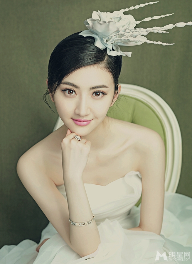 景甜浪漫婚纱写真薄纱遮面尽显娇羞_图-4