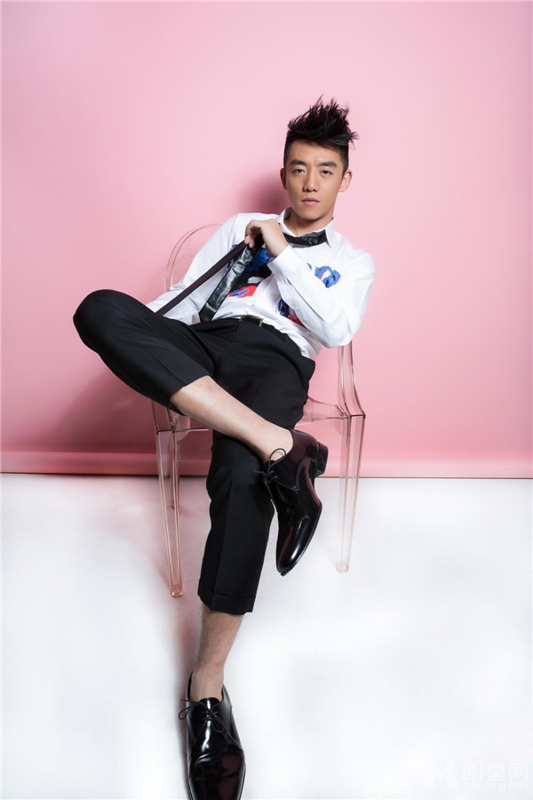 郑恺帅气写真展花美男魅力_图-3