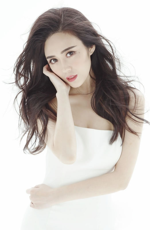 汤晶媚性感写真散发浪漫唯美气质_图-1