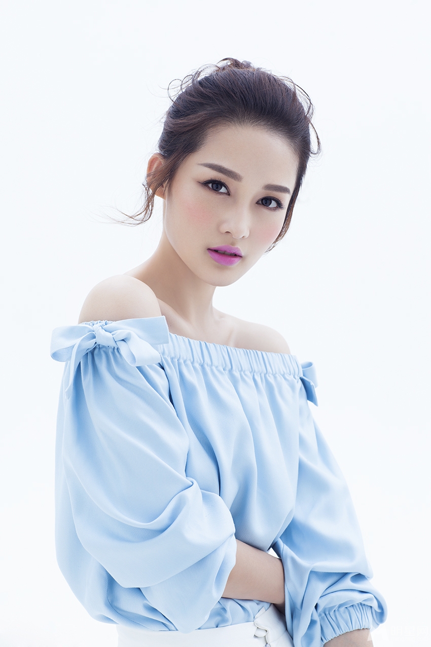 李沁最新写真曝光小露香肩秀性感_图-6