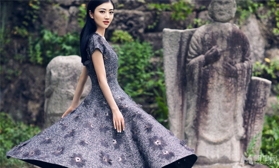 景甜杂志大片曝光造型百变柔美动人_图-11