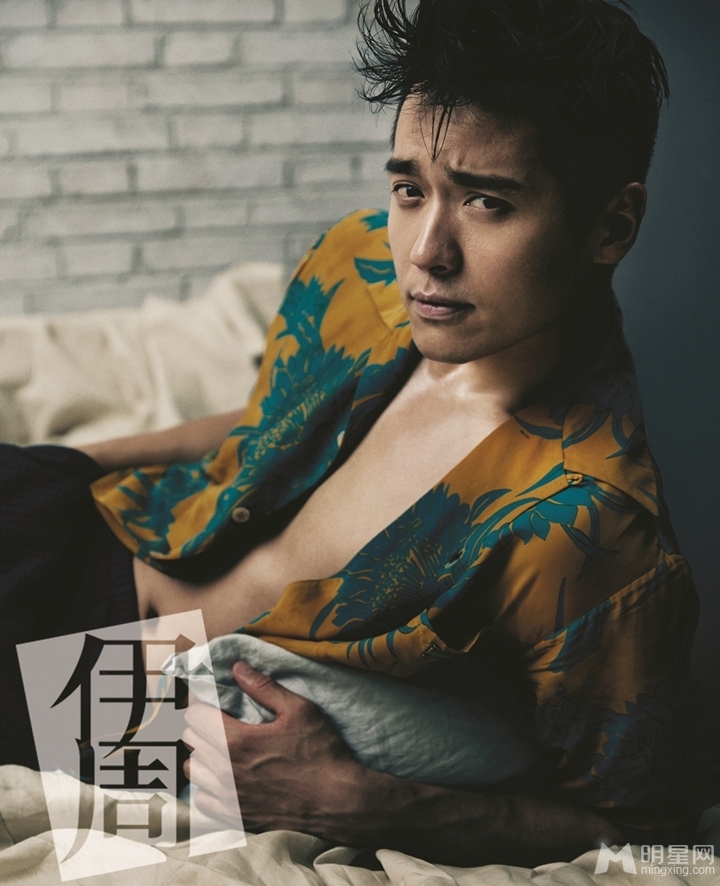高云翔帅气登杂志封面魅惑眼神勾人眼球_图-3