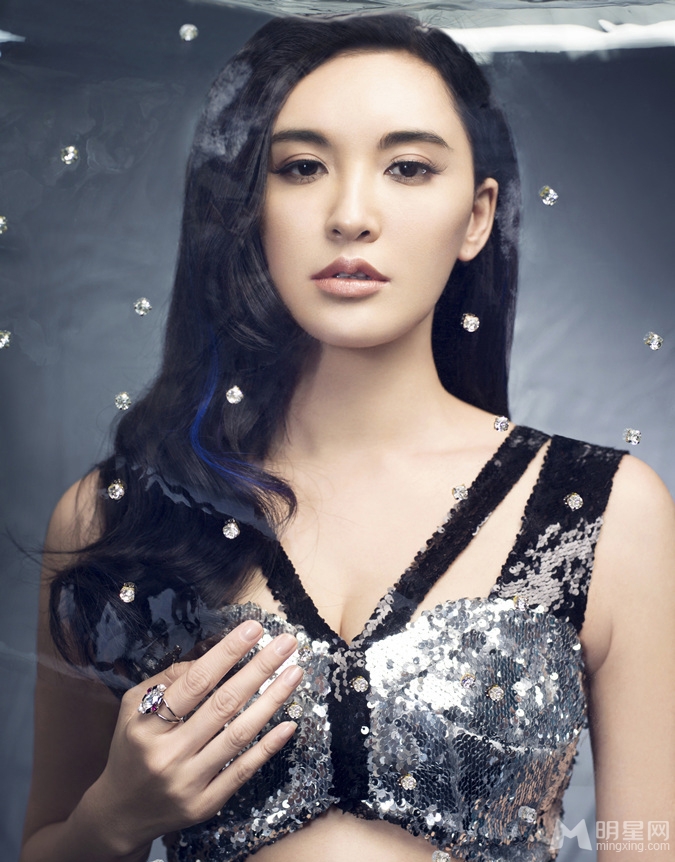 莫小棋美艳出镜曼妙曲线令人称赞_图-3