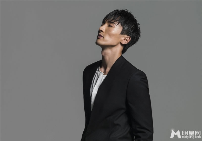 王传君黑白写真曝光眼神清澈醉人_图-5